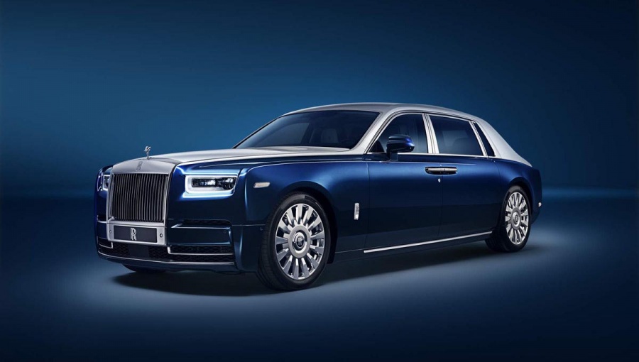 Στην… απομόνωση οι επιβάτες της Rolls Royce Phantom EWB