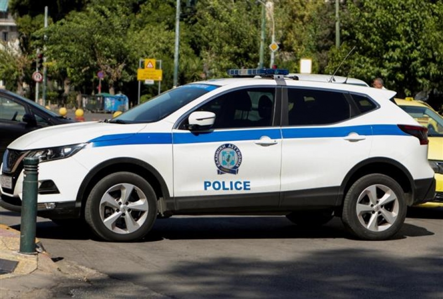 Κινητοποίηση για ομηρεία στη Νίκαια: Άνδρας κρατά τη γυναίκα του μέσα στο σπίτι και δηλώνει οπλισμένος