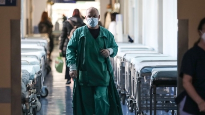 Μπουλμπασάκος (πνευμονολόγος): Απελπιστική η κατάσταση λόγω των ιώσεων στα νοσοκομεία