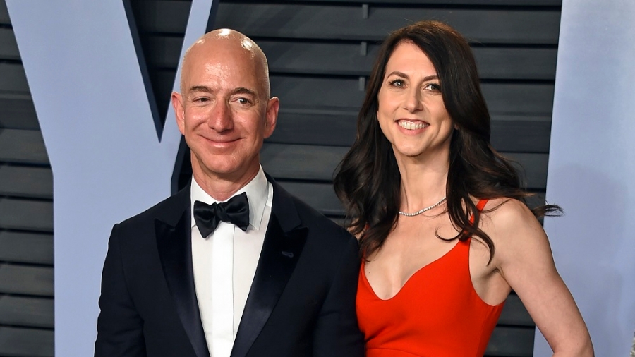 Νέος γάμος για την πάμπλουτη Mackenzie Scott – Η «απίθανη» αντίδραση του πρώην συζύγου της, Jeff Bezos