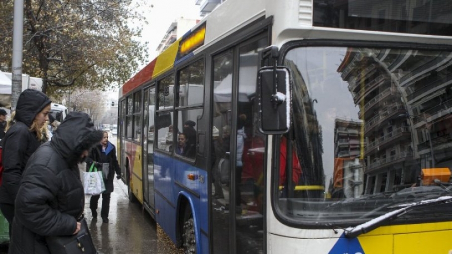 Θεσσαλονίκη: «Έκρηξη» λόγω καλοριφέρ σε λεωφορείο του ΟΑΣΘ - Στο νοσοκομείο 60χρονη