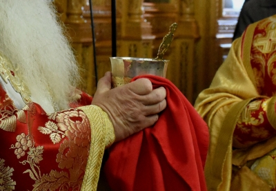 Μυτιλήνη: Ιερέας με κορωνοϊό λειτούργησε σε ναό - Παρέμβαση εισαγγελέα