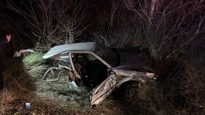 Σοκαριστικό τροχαίο έξω από την Αριδαία – Αυτοκίνητο κόπηκε στα δύο
