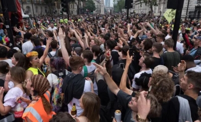 Δραματική προειδοποίηση από 1.200 επιστήμονες: Το άνοιγμα στην Αγγλία απειλεί τον πλανήτη