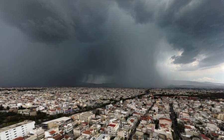 Σφοδρή καταιγίδα πλήττει την Αθήνα - Προειδοποίηση για σιφώνες - Αναλυτική πρόγνωση