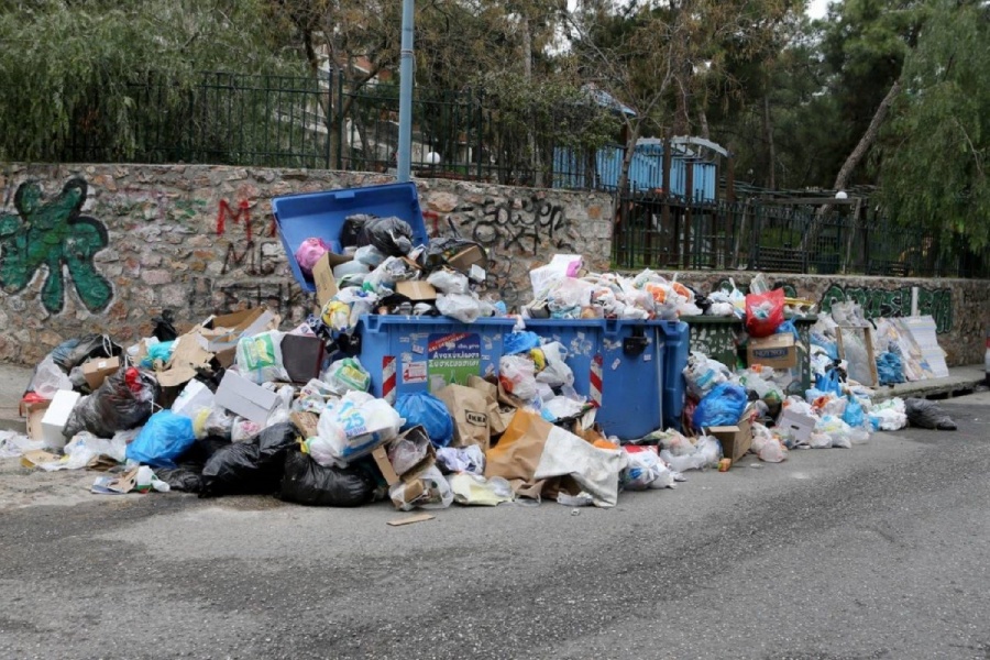 Απέραντος σκουπιδότοπος το Πόρτο Ράφτη - Παραιτήθηκε ο αντιδήμαρχος