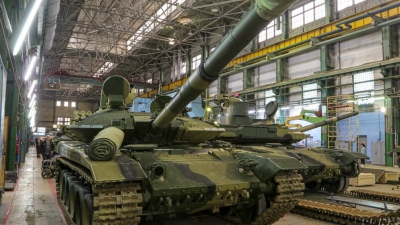 Σοκαριστική παραδοχή από δυτικούς αναλυτές: Η Ρωσία διαθέτει πλέον περισσότερα τεθωρακισμένα απ’ ό,τι πριν τον πόλεμο