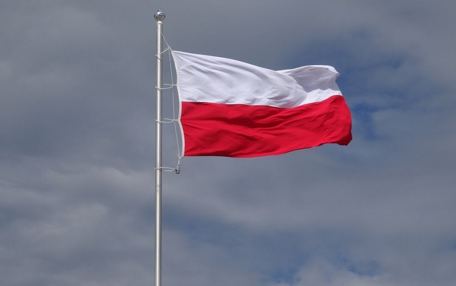 Η Πολωνία καταργεί φόρους για τους νέους για να αποτρέψει τη μετανάστευση