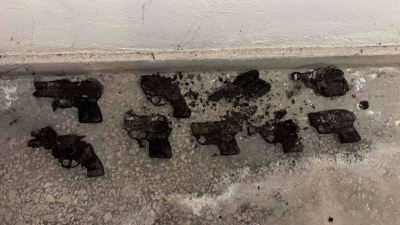 Κυψέλη: Υδραυλικός εντόπισε 9 όπλα... μέσα σε αποχέτευση του Αστυνομικού Τμήματος