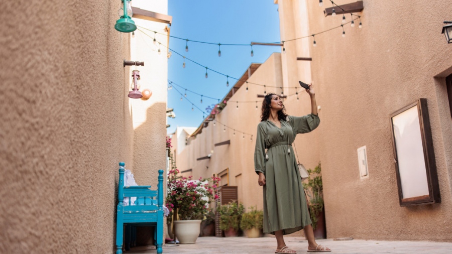 Νέοι αυστηρότεροι νόμοι στα Εμιράτα για τις influencers – Αιτήσεις, άδειες και εξονυχιστικός έλεγχος των επαγγελματιών