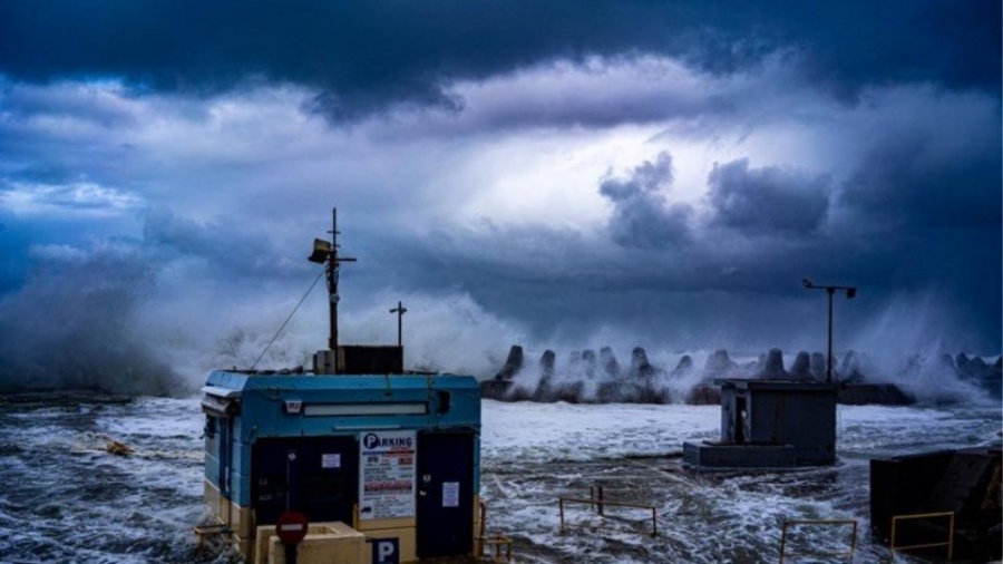 Σε 9 ημέρες έβρεξε στην Κρήτη όσο βρέχει ένα χρόνο στην Αθήνα - 15 τόνους απορριμάτων «άφησε» η κακοκαιρία στα Χανιά