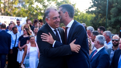 Νέο «άδειασμα» Μπακογιάννη σε Θεοδωρικάκο: Ο υπουργός να περπατήσει στις γειτονιές της Αθήνας - Τι κρύβεται πίσω από την κόντρα;