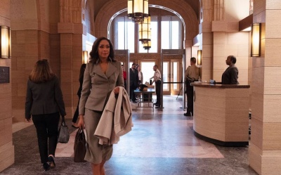 Η νέα σειρά «Pearson», spin-off της δημοφιλούς σειράς «Suits», με την Τζίνα Τόρες έρχεται σε Α’ Προβολή στην COSMOTE TV