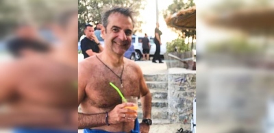 «Κάρφωσαν» τον Μητσοτάκη ότι φιλοξενήθηκε από μεγαλοεπιχειρηματία στη Μύκονο