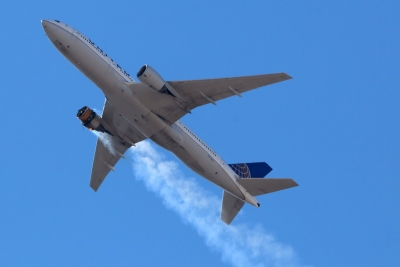 Αεροπλάνο Boeing 777 - 200 της United Airlines έβρεχε συντρίμμια – Ένα σπάνιο φαινόμενο