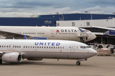 United Airlines και Delta Air Lines ακυρώνουν εκατοντάδες πτήσεις λόγω πανδημίας