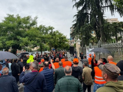 Υπό πολιορκία το Υπουργείο Εσωτερικών (Τομέας Μακεδονίας και Θράκης) – Συγκέντρωση διαμαρτυρίας με σκυλιά και… 4x4
