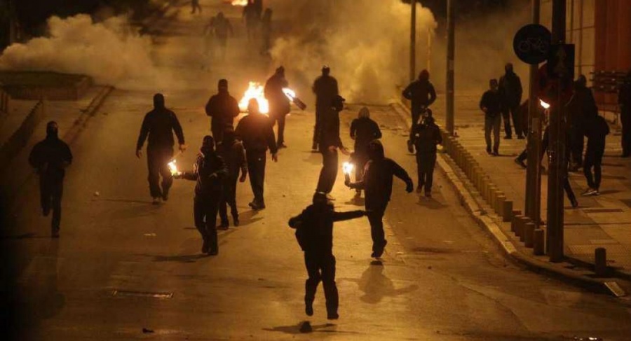 Επεισόδια στα Εξάρχεια μετά την ολοκλήρωση της πορείας κατά της αποφυλάκισης Κορκονέα