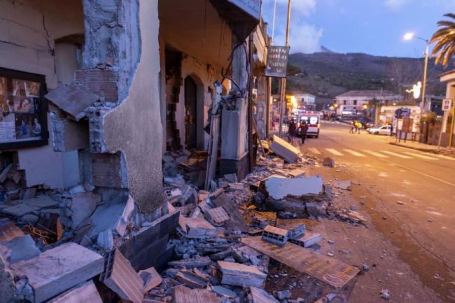 Σε επιφυλακή οι ιταλικές αρχές μετά τον σεισμό - Κίνδυνος για νέες δονήσεις