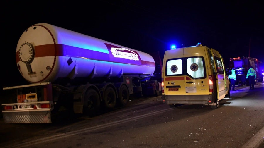 Τραγωδία στην Λάρισα: Βυτιοφόρο συγκρούστηκε μετωπικά με αυτοκίνητο – Ένας νεκρός