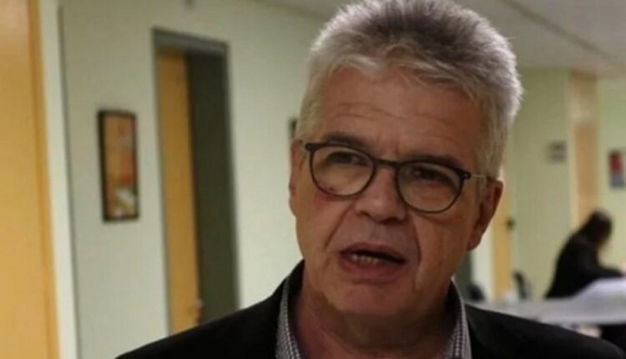 Γώγος: Μεγάλη πιθανότητα υπερμετάδοσης στις πλατείες λόγω συνωστισμού – Δεν είναι άτρωτοι οι νέοι