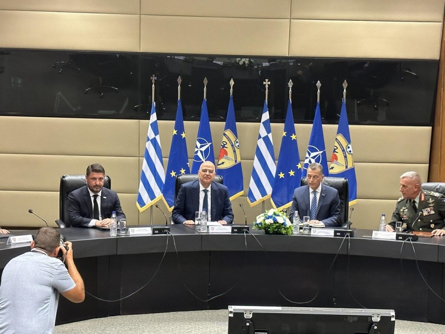 Ο Νίκος Δένδιας παρέλαβε το Υπουργείο Άμυνας από τον Αλκιβιάδη Στεφανή