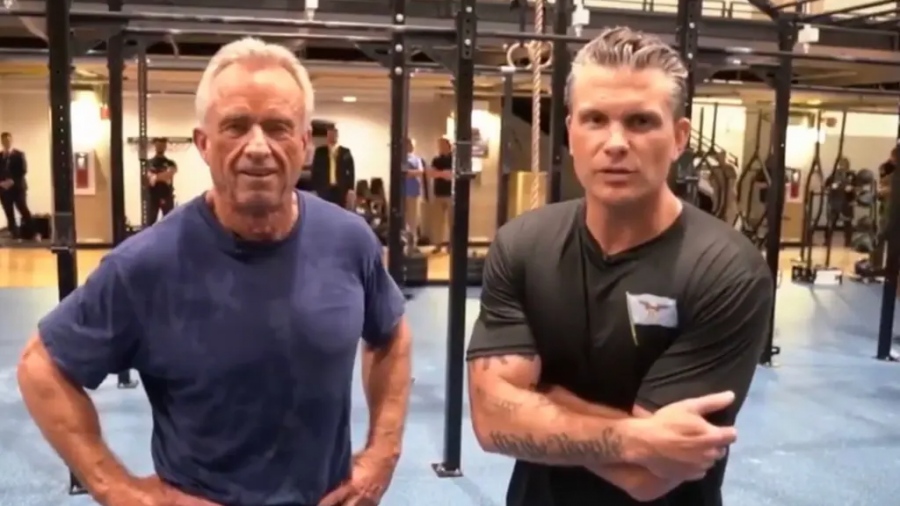 Fit, όχι Fat - O 71χρονος Kennedy προκαλεί τον Pete Hegseth... σε αγώνα push-ups: Ποιος Υπουργός του Trump νίκησε τελικά;