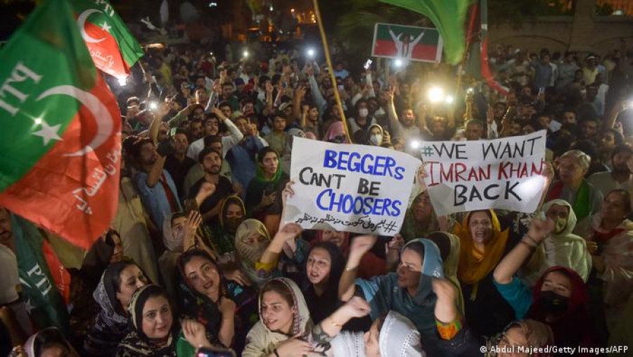 Μετά τη Σρι Λάνκα, σοβαρή κυβερνητική κρίση στο Πακιστάν - Βγαίνει ο στρατός στους δρόμους