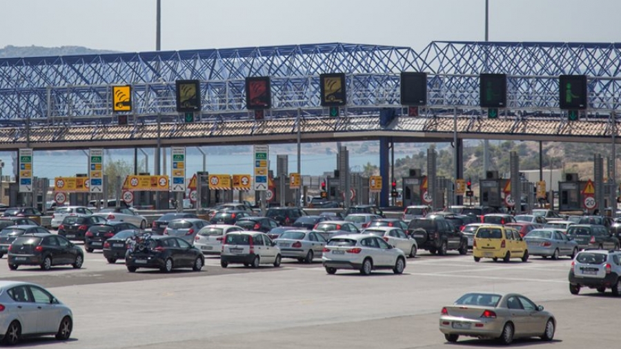 Η κυβέρνηση εξετάζει μετακινήσεις για το Πάσχα - Αρνητικοί οι λοιμωξιολόγοι, βλέπουν 4ο κύμα και νέο lockdown