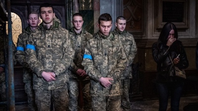 Οι δυτικοί πιέζουν την Ουκρανία να υιοθετήσει τακτική ... ναζιστικής Γερμανίας - Απαιτούν από τον Zelensky τη στρατολόγηση εφήβων