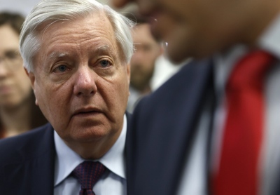 Πολιτικός εκβιασμός  – Το σχέδιο των «γερακιών» των Ρεπουμπλικάνων να σύρουν τον Trump σε κυρώσεις - σοκ  προς τη Ρωσία