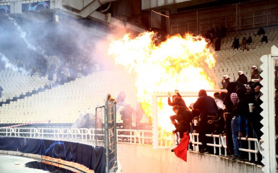 Άγρια επεισόδια και μέσα στο ΟΑΚΑ πριν από την έναρξη της αναμέτρησης της ΑΕΚ με τον Αγιαξ