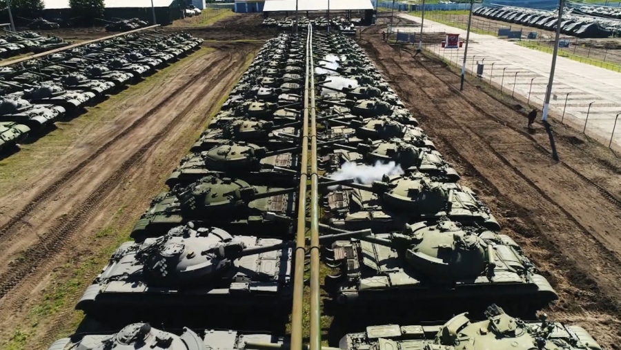 FT: Η Ρωσία έχει εξαντλήσει τα σοβιετικά αποθέματα όπλων - Αποθηκεύει τα σύγχρονα για μελλοντικό πόλεμο με το NATO