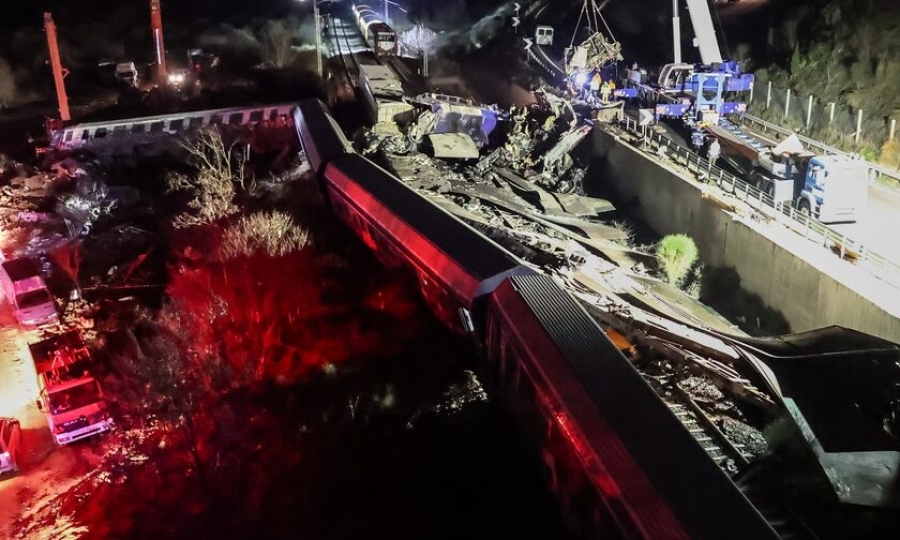 Σοκαριστικό και ασύλληπτο: 48 ώρες μετά το τραγικό δυστύχημα στα Τέμπη και κανείς δεν ξέρει πόσους επιβάτες είχε το μοιραίο τρένο