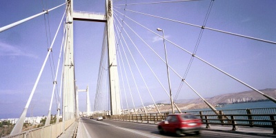 Ανησυχία για τις σοβαρές φθορές στη γέφυρα της Χαλκίδας