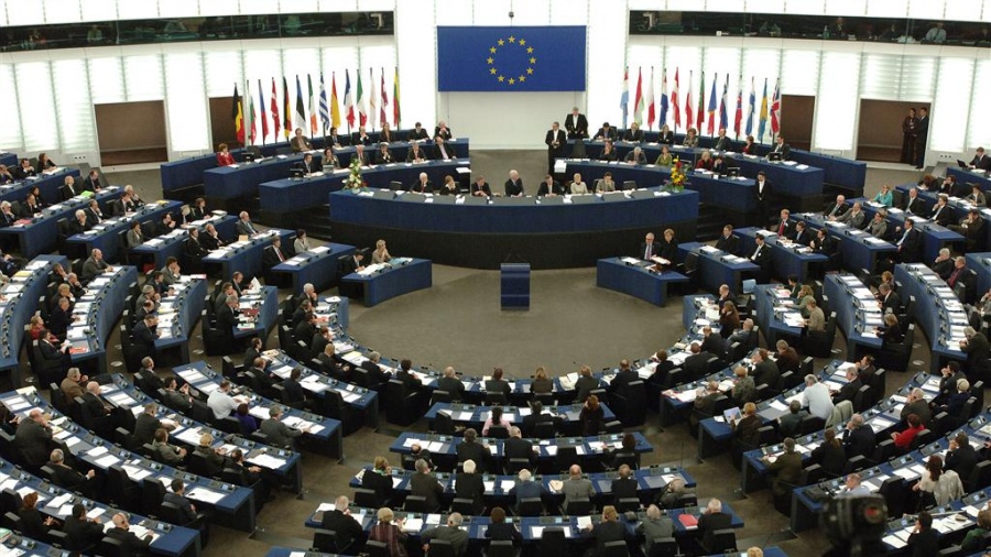 Ευρωκοινοβούλιο: Εισήγαγε νέους κανόνες για την προστασία των δανειοληπτών - Μέριμνα για τα χρέη των πιστωτικών καρτών