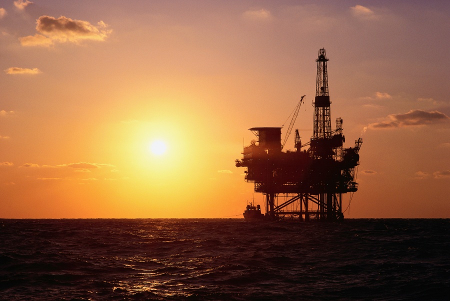 Απώλειες 3,3% για το πετρέλαιο μετά την απροσδόκητη αύξηση στα αποθέματα ΗΠΑ - Στα 55,23 δολ. ανά βαρέλι
