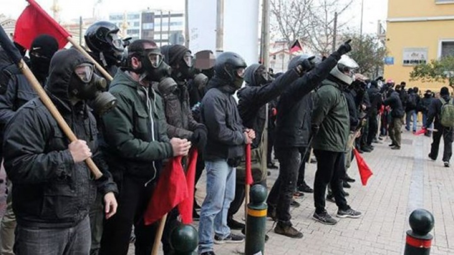 Κυκλοφοριακό χάος στο κέντρο της Αθήνας από την πορεία αντιεξουσιαστών - Αντιδρούν στην παρουσία της αστυνομίας στα Εξάρχεια
