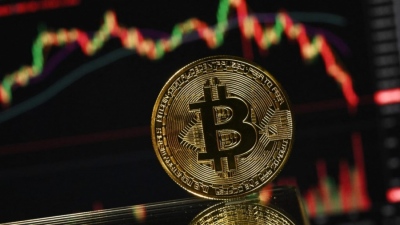 Σε εφιαλτική τροχιά το Bitcoin: Υποχωρεί κάτω από τα 63.000 δολάρια... σβήνει η αισιοδοξία, σε ζώνη τρόμου η αγορά