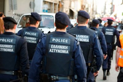 Προσαγωγή 25 μελών της Χρυσής Αυγής για επίθεση σε βάρος τριών γυναικών στο Εφετείο
