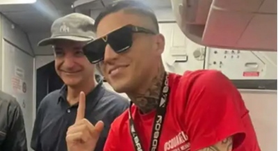 Ο Πρωθυπουργός χαιρέτησε τράπερ και έβγαλε φωτογραφίες μαζί του