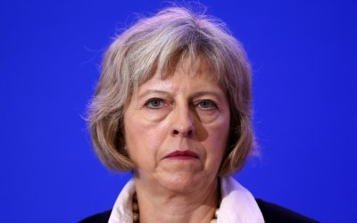 FT: Έτοιμη να αυξήσει από τις 20 δισ. στερλίνες τον λογαριασμό του Brexit η Theresa May