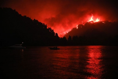 Πυρκαγιές στην Εύβοια - Σε ετοιμότητα το Λιμενικό για τυχόν συνδρομή στα Βασιλικά