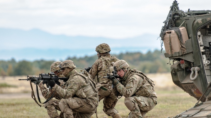 Στρατηγός του ΝΑΤΟ προειδοποιεί: «Οι ΗΠΑ θα εγκαταλείψουν την Ευρώπη σε περίπτωση πολέμου»