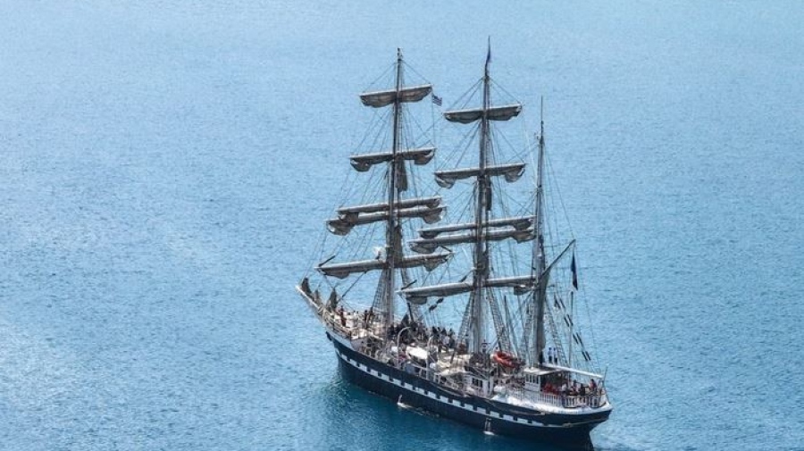 Το Belem μεταφέρει την Ολυμπιακή Φλόγα στη Γαλλία - Απέπλευσε από το λιμάνι του Πειραιά