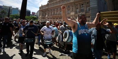 Αργεντινή: Μαζικές κινητοποιήσεις κατά των σκληρών μέτρων του προέδρου Milei - Τι προβλέπει το διάταγμα - μαμούθ