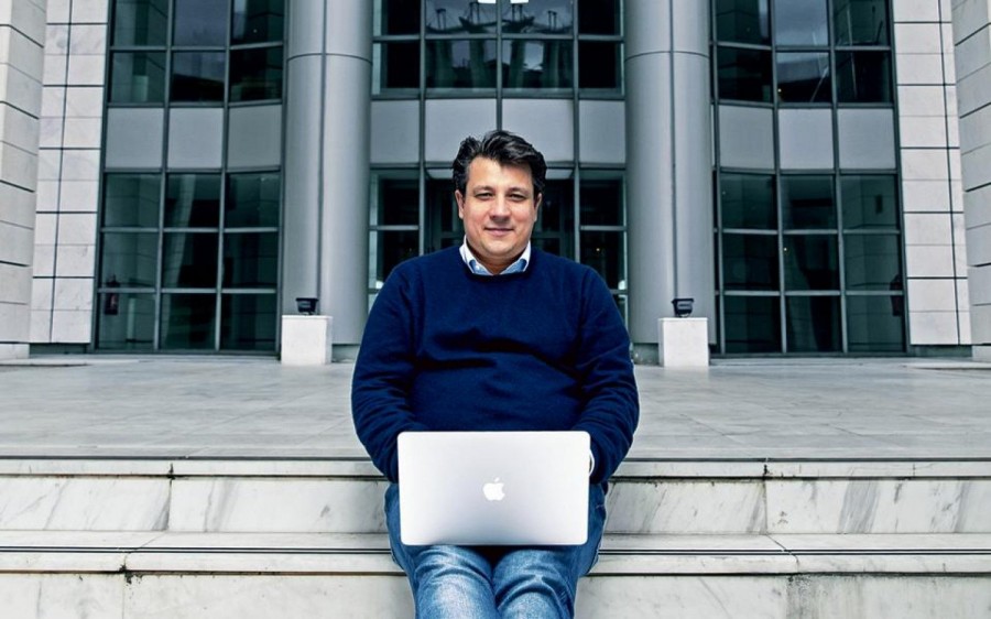 Δερμιτζάκης (Γενετιστής): Με τόσο πολλά κρούσματα κορωνοϊού, ούτε οι νέοι προστατεύονται