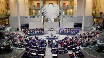 Γερμανία: Η Bundestag ενέκρινε το «φρένο» για τη λήψη έκτακτων περιοριστικών μέτρων