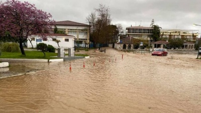Εκτεταμένες ζημιές στη Σκιάθο από την έντονη βροχόπτωση - Πλημμύρισαν δρόμοι και σπίτια