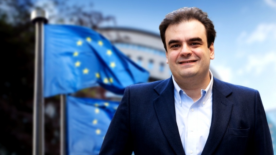 Ο Πιερρακάκης στο μικροσκόπιο της Ευρώπης – Το «Le Point» στον πρόεδρο του Eurogroup τον μεταρρυθμιστή που θα αλλάξει την Ευρώπη